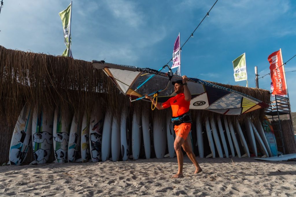 Pierwsza lekcja windsurfingu dla początkujących